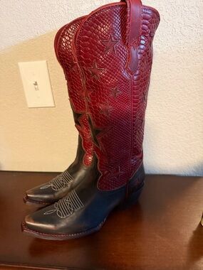 Freebird Starzz boots  Red & Black Star Western Heeled Boots.